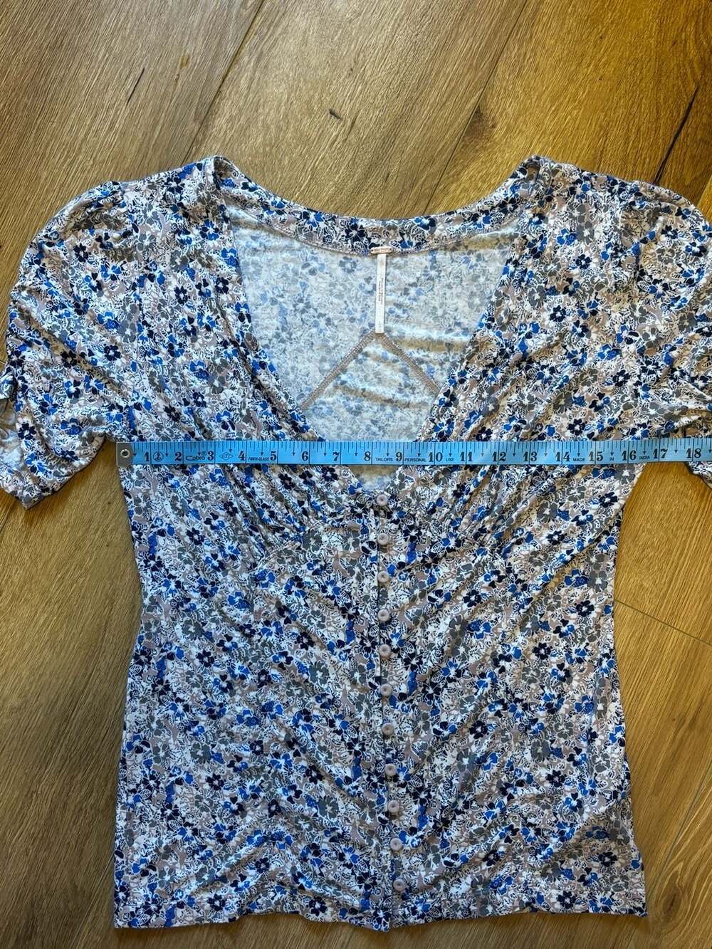Free People Floral Button-Front Ruched Sleeve Top Size L - Picture 5 of 7